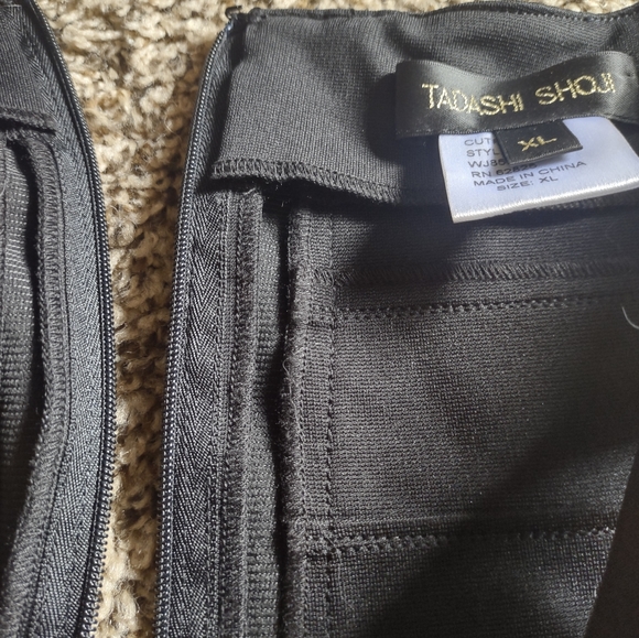 Woman's dress - Picture 6 of 7